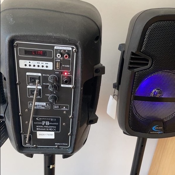 1 Technical Pro Speakers